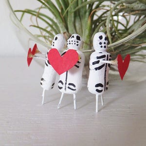 Lover's Gift Heart Mini Dia de los Muertos Figurine Mexican Inspired Skeletons Mini Muertos Tiny Skeletons Love Decor Worry Doll Valentines image 3