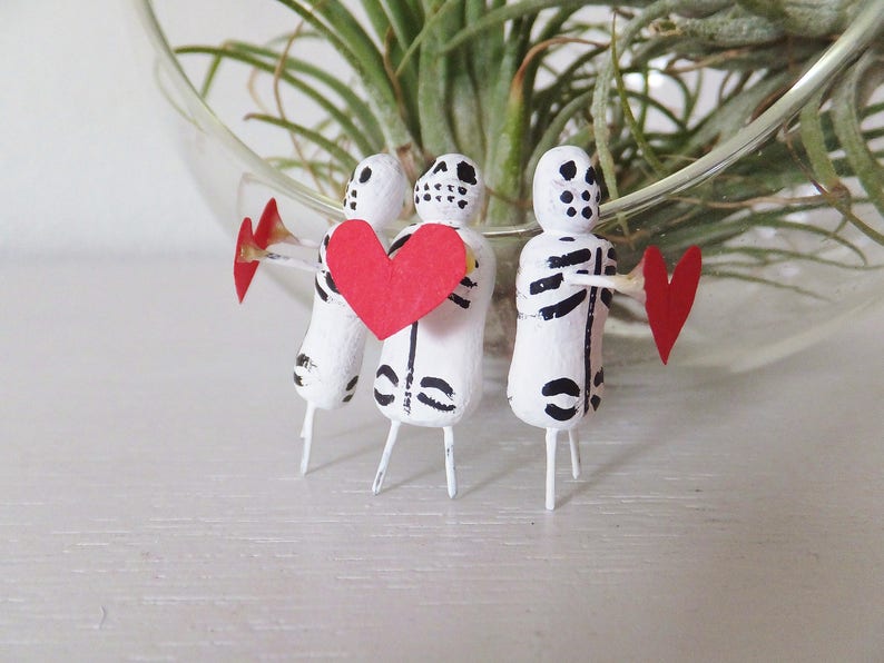Lover's Gift Heart Mini Dia de los Muertos Figurine Mexican Inspired Skeletons Mini Muertos Tiny Skeletons Love Decor Worry Doll Valentines image 3