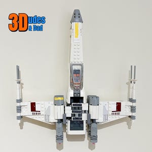 Supporto da parete per LEGO Star Wars Luke Skywalker&#39;s X Wing Fighter (set 75301) - stampato in 3D