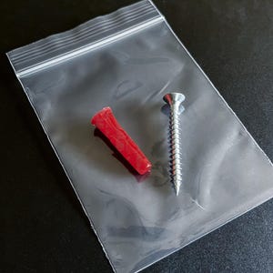 Väggfäste (vertikalt) för LEGO Technic Ferrari SF-24 F1-bil (set 42207) | Skräddarsydd 3D-utskriven svart plastdisplaykrok bild 8