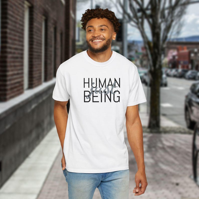 Broderad t-shirt med motivet Human Just Being | Anti-AI-uttalande, avregistreringsrörelse, tvättad bomull, skydda mänskligheten, broderade t-shirts bild 13