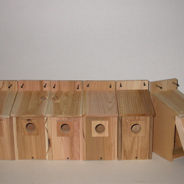 12 CEDAR  BLUEBIRD BIRDHOUSES .. free shipping...