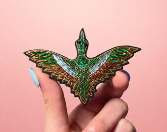 Handgemaakte Emerald Dove-broche: vogelspeld met lovertjes, boho-sieraden