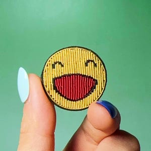 Handmade LOL Emoji Brooch: Cannetille Threadwork Pin