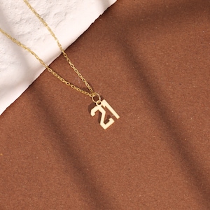 Benutzerdefinierte Basketball Buchstabe Halskette, personalisierte Sport Schmuck, Alphabet Anhänger Halskette, Geschenk für Basketball-Liebhaber, Geschenk für sie, Geschenk