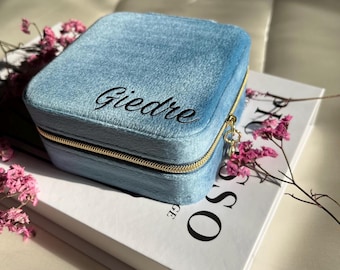 Portagioie in velluto personalizzato con nome / regalo per la sposa / proposta per la damigella d'onore / organizzatore di gioielli / portagioie da viaggio per lei - Italia