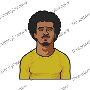 Könnte beinhalten: Gesticktes Design einer Person mit geschlossenen Augen, Schnurrbart und Spitzbart. Die Person trägt ein gelbes Langarmshirt. Das Design hat eine schwarze Afro-Frisur und ist vor einem weißen Hintergrund platziert.