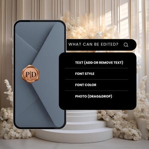 Puede incluir: Una maqueta digital de un sobre gris con un sello de cera dorado, con las iniciales "PD". Una interfaz negra muestra opciones de edici&oacute;n: "WHAT CAN BE EDITED?", "TEXT (ADD OR REMOVE TEXT)", "FONT STYLE", "FONT COLOR" y "PHOTO (DRAG&DROP)".
