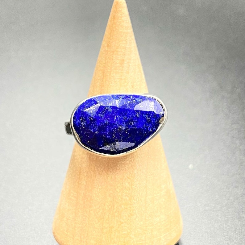 Lapis Lazuli Freeform Gemstone /& Sterling Silver Ring sz 7 Artisan original with rose cut faceted stone
