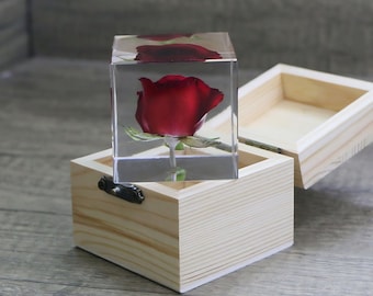 Red Rose Flower Epoxy Resin Cube - Roses Meaningful Girlfriend Home Decor Art | Romantic Bedroom Night Light Decoration Gift For Her Girl