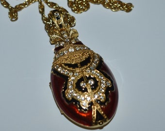 Vintage Edgar Berebi Scarab Beetle Pendant Locket Necklace, Gold Tone, Elegant, Rhinestone Beetle