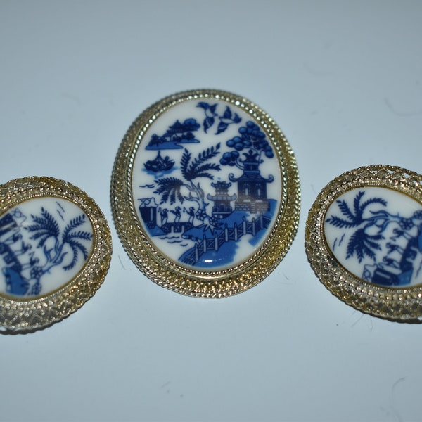 Vintage Blue & White Porcelain Asian Brooch Clip On Earrings Set, Silver Tone, Exquisite, Palm Trees, Villiage, Kissing Birds