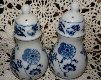 Vintage  Blue Danube Salt & Pepper Set Japan, Blue, White China, Traditional, Country Folk, Thankgiving China, Christmas China