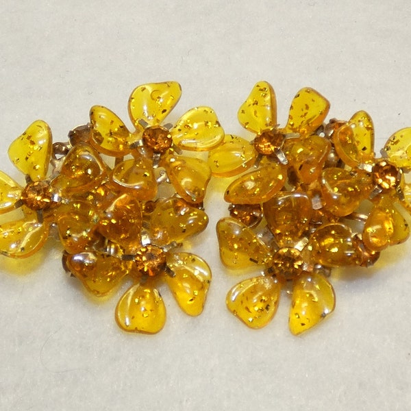 Vintage Lucite Yellow Glitter Cluster Flower Clip-on Earrings, Golden Yellow Flower Earrings, MCM