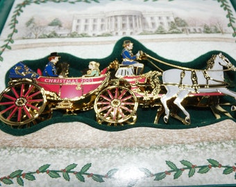 2001 The White House Gold Christmas Tree Ornament, Historical Association Collector Ornament, Presidential Carriage at Christmas w/Children