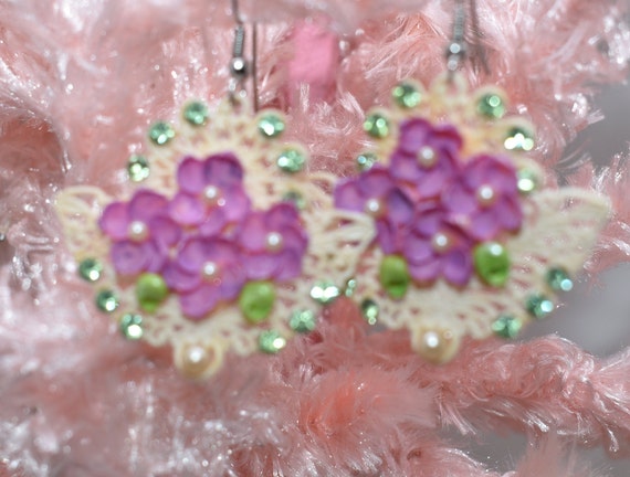 1950's Mod Spring Time Seashell Flower Earrings, … - image 3