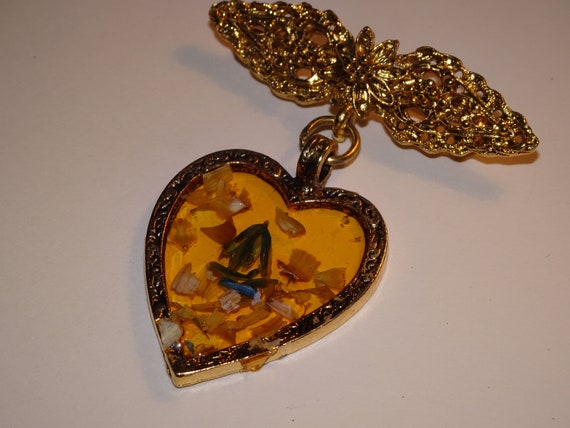 Vintage Resin Dangle Heart Pendant, Victorian Sty… - image 3