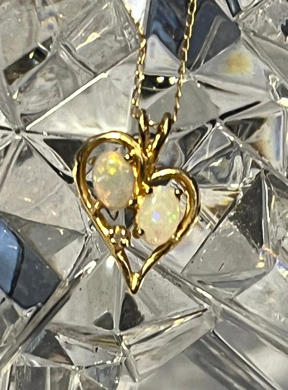 Vintage 14K Yellow Gold Heart Shape Opal Pendant N