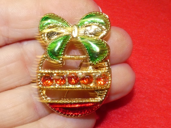 Vintage Gold Tone Christmas Bulb Brooch, Pin, Hol… - image 3