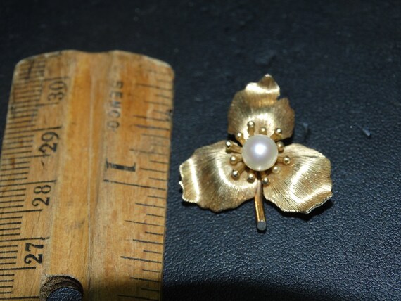 Dainty 3 Leaf Clover Pin w/Center Pearl, Gold Ton… - image 5
