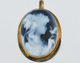 Vintage Italian Blue Agate Cameo Brooch Pendant 750 18kt Gold, Lady with Bird on Finger, Link to Heaven Pendant