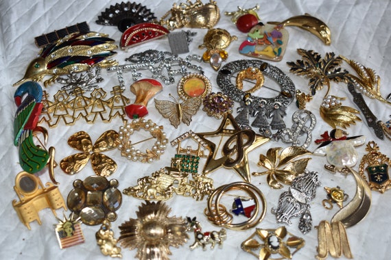 Lote de joyas antiguas joyas para revender o restaurar lote de broches para usar artesania increible coleccion de los anos 1960 al 2000 lote 43A Etsy Espana