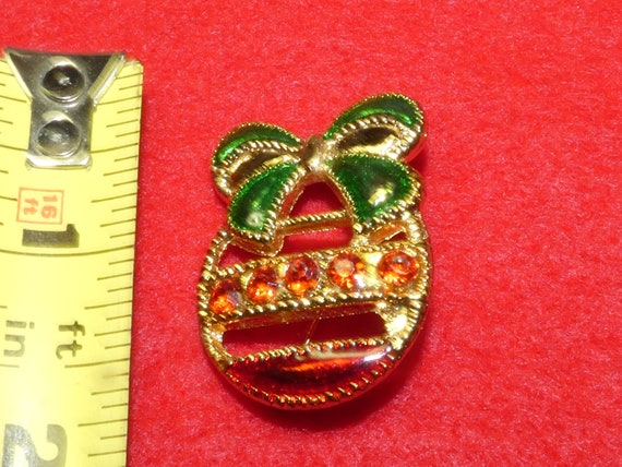 Vintage Gold Tone Christmas Bulb Brooch, Pin, Hol… - image 5