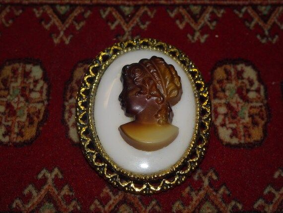 Vintage Cameo Brooch, Carved, Victorian Lady Came… - image 3