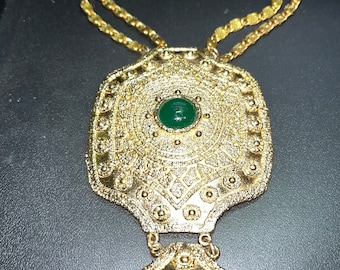 Collier pendentif vintage Napier doré doré, collection égyptienne, fausse pierre de jade, brutaliste, designer Eugene Bertolli