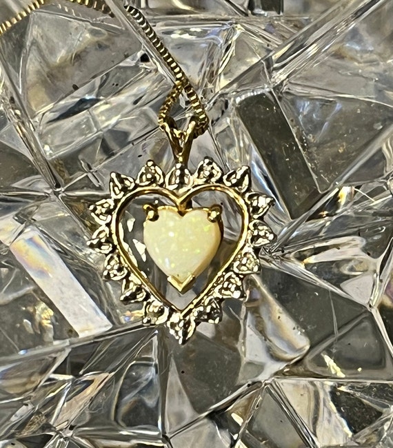 Vintage 14K Yellow Gold Heart Shape Opal Pendant N