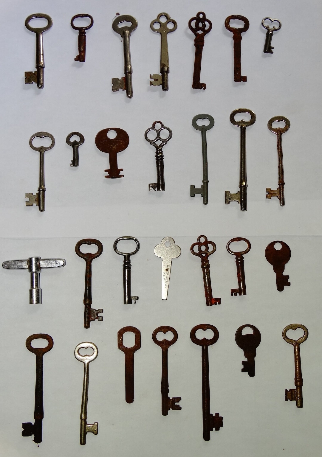 Vintage Keys, Skeleton, Jail Keys, Handcuff Keys, Rusty Keys, Jewelry  Supplies, Wind Chime Keys 30-57 Keys 