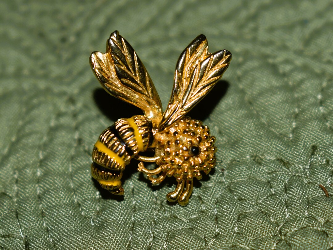 thumbnail image 2 of Minecraft Pixel Bumble Bee Enamel Pin – Fashion Brooch Badge 2 of 6