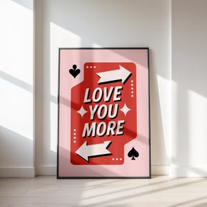 Te amo más de moda, impresión Te amo más, arte de pared retro rosa, arte de pared con naipes, decoración de pared preppy para San Valentín, arte de pared de moda,