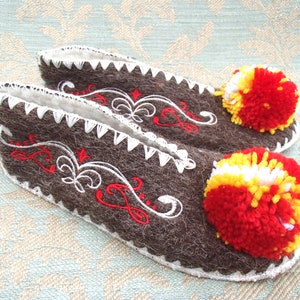 pantoufles grecques traditionnelles / Taille 37 / Dames