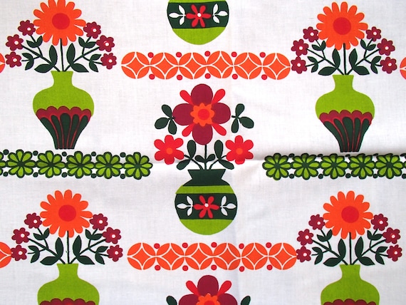 per yard: 1970s vintage fabric "flower vases"