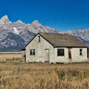 Bauernhaus vor Grand Tetons auf Leinwand 20x16 Fotodruck