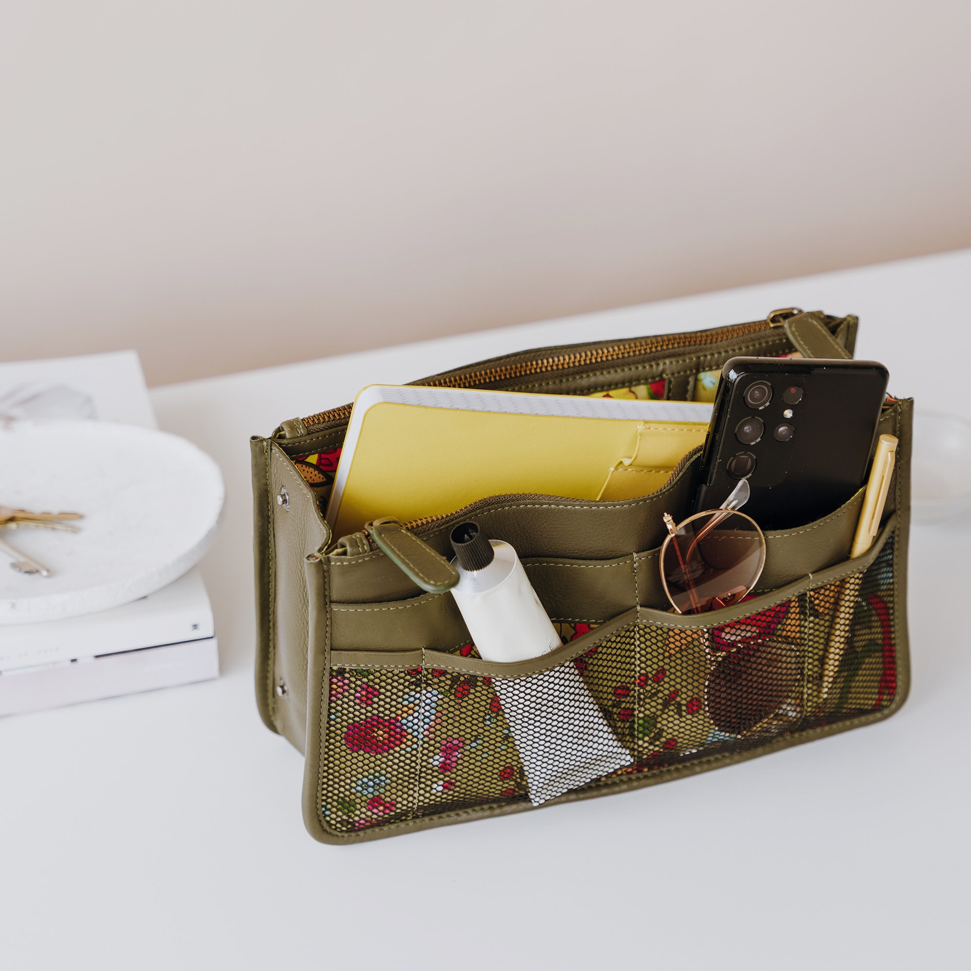 This handbag liner/organiser has been expertly designed by us to fit t