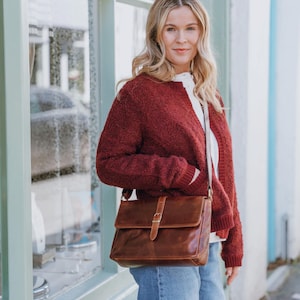 Handmade Leather Shoulder Bag, Medium sized crossbody shoulder bag, Everyday Brown Leather Cross Body Purse