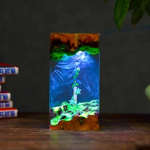 Luce notturna Master Sword: lampada in resina epossidica LoZ, decorazione da gioco, lampada in legno di resina, decorazione da gioco con statua di Hylia - Regali invernali per lui, TLoZ BOTW