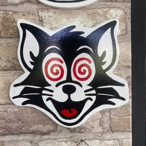 黒猫の螺旋状の目、手描き、手作りの木製切り抜き看板