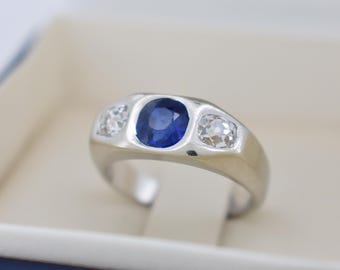 Three-Stone Ring with Synthetic Sapphire and natural old cut Diamonds – Art Deco