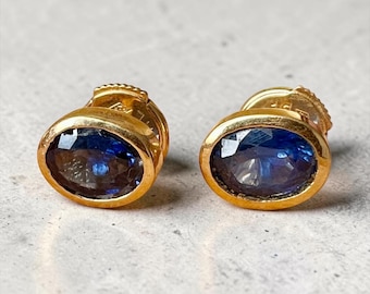 18K Yellow Gold Sapphire Stud Earrings, 2 Carats Total - Minimalist Vintage Natural Sapphire Earrings