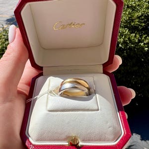 Cartier Nouvelle Vague 18-karätiger Goldring mit ineinandergreifenden Formen — Signiert