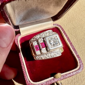 French Tank Ring 1940s – 18k Gold and Platinum – Diamonds & Rubies – Art Deco Retro