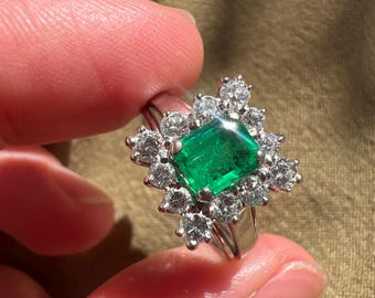 Vintage Emerald and Diamond Ring – 18k Gold – Classic Cocktail Ring