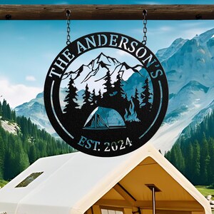 カスタムキャンプファイヤーメタルサイン、メタルアウトドアサイン、パーソナライズキャンプギフト、ファイヤーピット、アウトドアファミリーデコレーション、RVキャンプ場サイン、クリスマスギフト