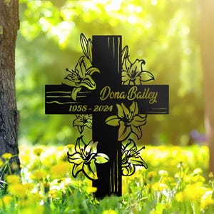 Cruz personalizada com estaca memorial de lírios brancos, perda de pai e mãe, estaca de metal religiosa, placa de simpatia, marcador de túmulo, estaca de lembrança