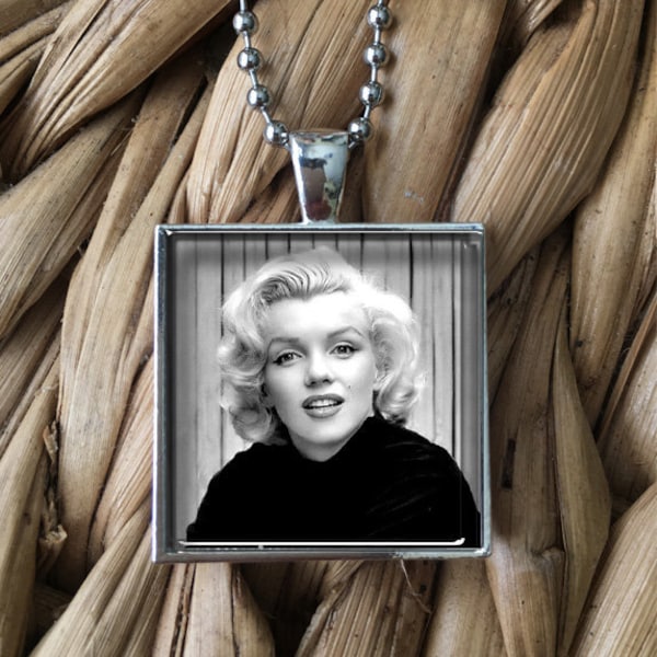 Marilyn Monroe Portrait Vintage Picture Glass Pendant Necklace