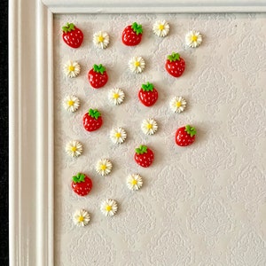 Chinchetas de fresas y margaritas / Chinchetas decorativas de flores / Tablero de corcho para anuncios / Oficina en casa / Decoración de cubículos / Boda de profesor