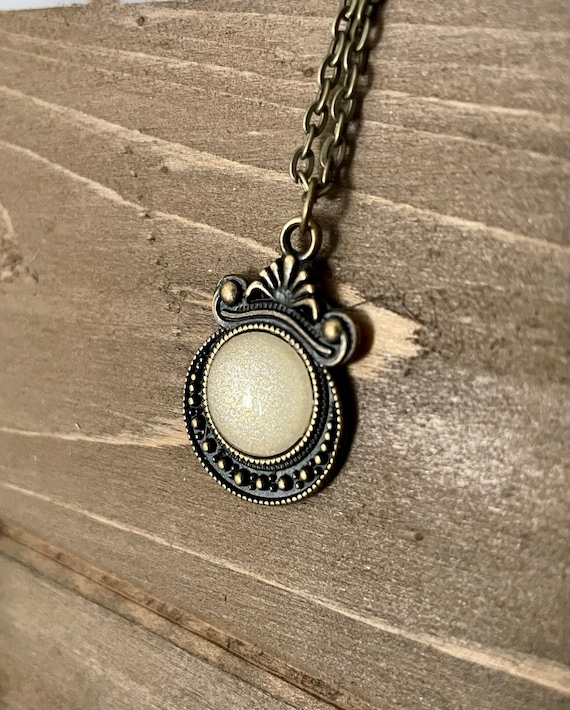Witch's Mirror | Hexenspiegel | Mini Ornate Pendant Necklace